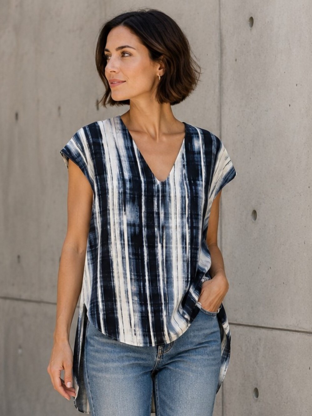Vince Black Ivory Brushstroke Stripe V-Neck Tunic Blouse Size M